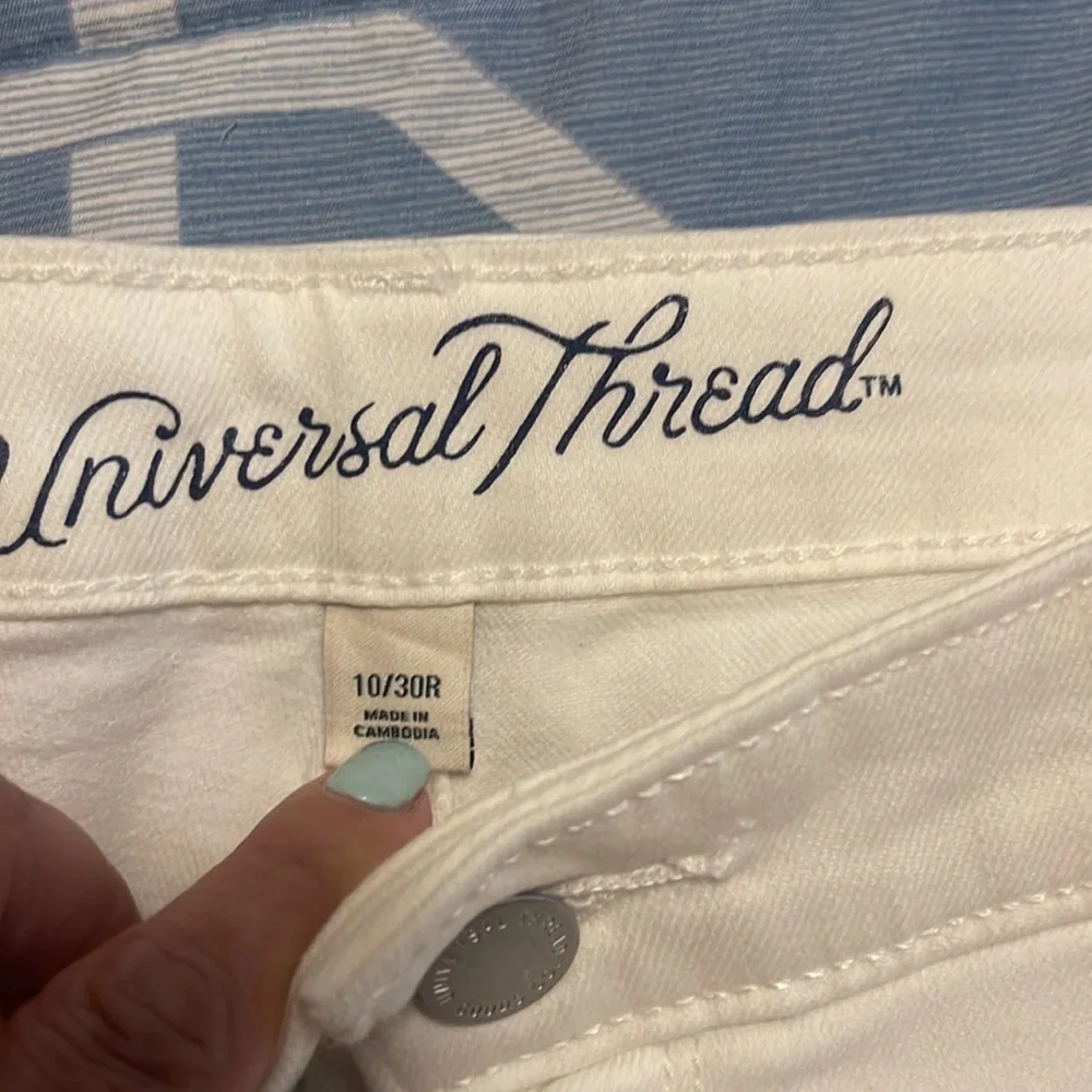 Universal Thread Shorts - Picture 3 of 4